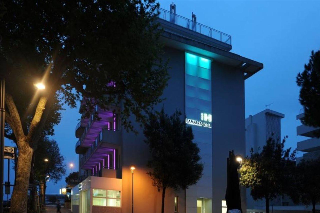 Hotel Lampara Lignano Sabbiadoro Bagian luar foto