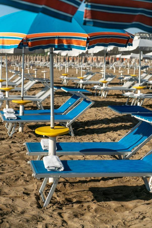 Hotel Lampara Lignano Sabbiadoro Bagian luar foto