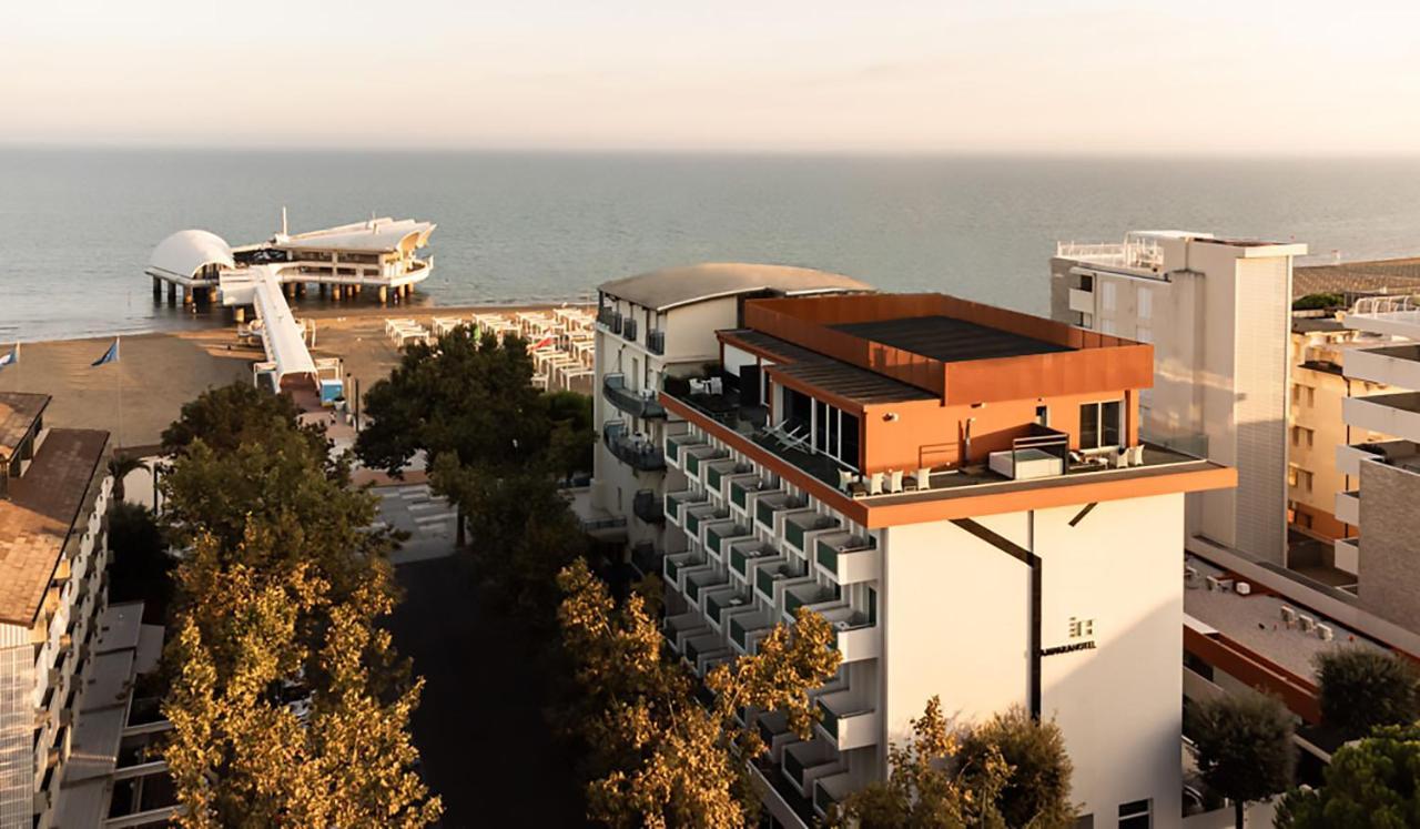 Hotel Lampara Lignano Sabbiadoro Bagian luar foto